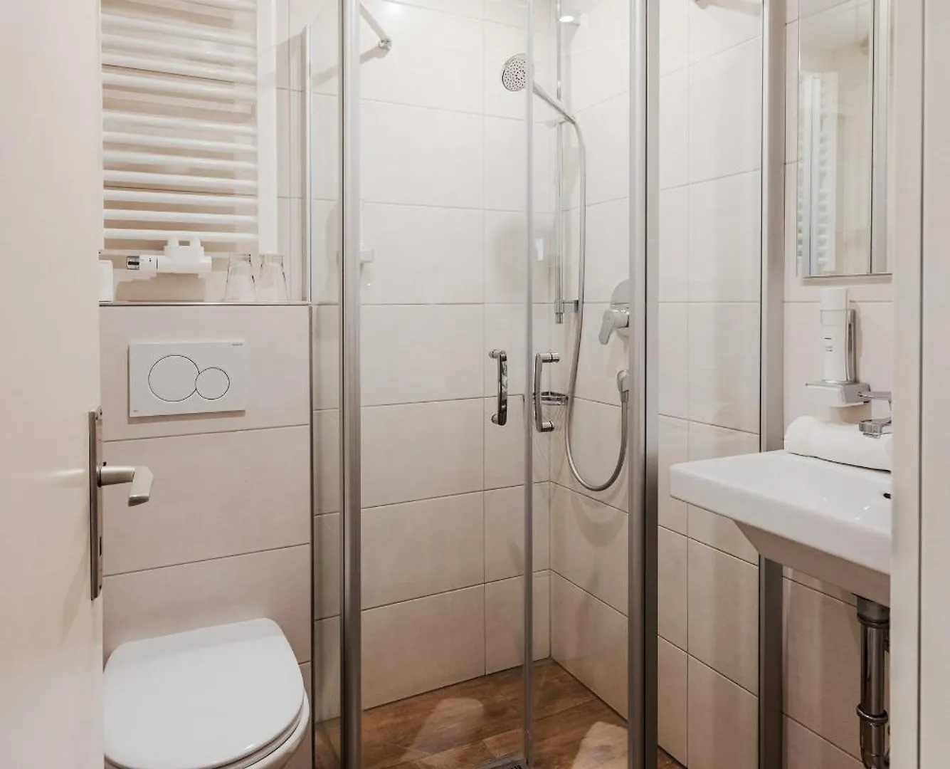 Inn Landgasthof Zur Linde Heimbuchenthal